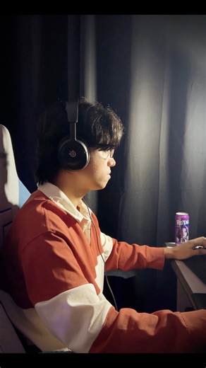 24K views · 361 reactions | MWAHAHASARAP! ​ Napasigaw ako sa excitement for the limited-edition Royal Halloween packs kasi #ItoAngGustoKo!​ Kung bet niyo ‘din ‘to – grab yours na before they do!​ Pwede niyo ‘din i-scan yung QR code sa can to unlock a spooky surprise! ​ Terms and conditions apply. Promo period is from October 1 to November 30, 2025. Per DOH-FDA-CFRR Permit No. 1219 s. 2025. | Patrick Santos | Facebook