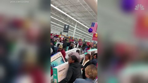 Video shows Black Friday shoppers fighting at local Walmart