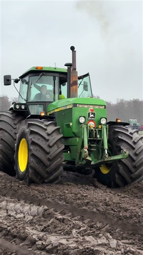 John Deere 4650🤩🚨💨 #johndeere #zwettedoempdabaaaiii🚜🚨🥳🤩 #wnpmeer #trekkertrek #johndeere4650 #winternightpullingmeer #dikketrekker #poah #boerentrots #loonwerkismooiwerk #farmlife #agriculture #trotsopdeboer #zwaailampenaanengaan