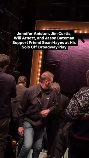 People Magazine on Instagram: "#JenniferAniston stepped out to support friend #SeanHayes in his solo off-Broadway play, ‘The Unknown,’ alongside boyfriend #JimCurtis and Hayes’ fellow ‘Smartless’ podcasters #WillArnett and #JasonBateman."