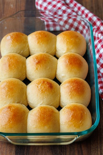 These homemade sourdough dinner rolls are soft, buttery, and totally crave-worthy!😍 RECIPE: https://natashaskitchen.com/sourdough-dinner-rolls/ | NatashasKitchen.com