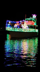West End Boat Parade 2025 in Nola. Lights on the Lake is back in New Orleans! This is definitely another one our favorite things to do in Nola during the Holidays! Lake Pontchartrain is lit up for the holiday season with this one of a kind boat parade like no other. Lights on the Lake was held tonight Saturday, December 13th, 2025 at the New Canal Lighthouse. So many festive lights, awesome live entertainment, holiday cocktails, and the best view of the West End Boat Parade! All ticket proceeds 