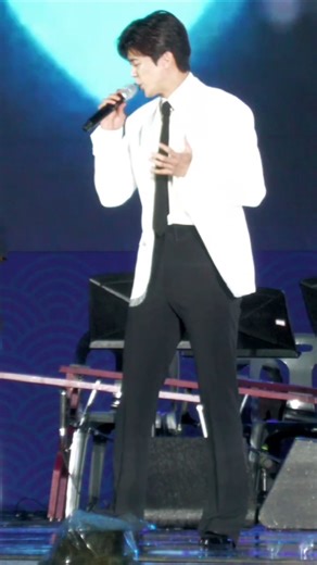 자체발광 비오는 무대도 밝고 빛이나게 만드는 박지현