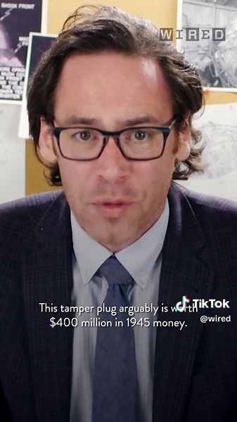 Atomic expert Alex Wellerstein #explains the fitting and temperature synchronization challenges of inserting the $400 million tamper plug around the #radioactive core from the #oppenheimermovie #oppenheimer #sciencetok #historian #christophernolanfilm #christophernolan #history #scienceexplained