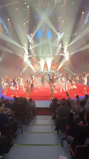 🎪 Only one day until the final bow! Just 4 performances left in NYC before we say goodbye 🎭 Join us before the curtain closes — tickets at bigapplecircus.com #bigapplecircus #nyc #newyorkcity #lastchance | Big Apple Circus