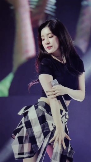 Irene Red Velvet Hottest Moments: Sexy Body and Visuals