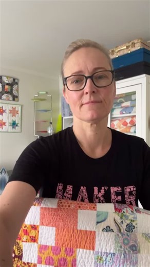 I’ve had so many questions about the Zip It Sew Along, so I’ve put everything into this video. We start in January, it’s super achievable, works beautifully with stash or precuts, and I’ll be sharing tips on colour, layout and making it your own as we go. ✂️ Starts Jan 2nd 2026 🧵 Runs for 3 weeks 🪡 No cost - just purchase the pattern 📍 Share your progress on Instagram or in the Facebook group Sign up via the weekly newsletter and read about all the details on my website - https://emmajeanjans