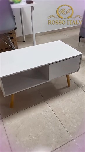 ✨ שולחן סלון ופינת קפה יוקרתית RSM-2108 מבית Rosso Italy ✨ השולחן סלון פינת קפה יוקרתי רוחב 80 סמ דגם RSM-2108 מבית ROSSO ITALY בצבעים לבחירה השולחן שמשדרג כל בית!!! השולחן עשוי משבבי עץ דחוסים בציפוי ובגימור מלמין קל לניקוי. שולחן סלון פינת קפה יוקרתי יפה ואלגנטי מרווח בעיצוב נקי וחדשני. מידות רוחב 80 סמ שולחן סלון ופינת קפה יוקרתית RSM-2108 – הבחירה של אלו שלא מתפשרים על עיצוב יוקרתי ונוחות אמיתית! ✨ לפרטים נוספים: https://www.slimprice.co.il/items.asp?IsPostback=true&Qsearch=RSM-2108 | יבואן 