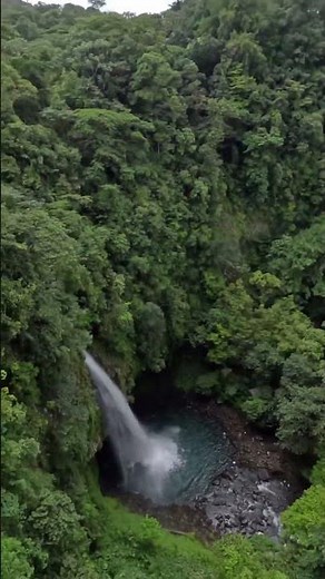 Zip-lining over La Fortuna Waterfall in Costa Rica. #waterfall #zipline #travellife #adventures