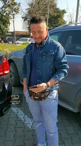 734K views · 10K reactions | SURPRIZË ME PLOT EMOCIONE 殺 Djali vjen nga Gjermania dhe surprizon nënën ditën e ditëlindjes me ardhjen e tij pa dijeninë e saj 殺 Plot emocione kjo surprizë  Faleminderit që na zgjodhët ne 爐 I urojmë znj.Vera edhe 100 vite të lumtura dhe qoftë gjithmonë kaq e përmbushur me plot njerëz e rrethuar dhe me plot surpriza të bukura 爐殺 Jemi kaq të lumtur që jemi pjesë e këtyre emocioneve | Surpriza Online | Facebook