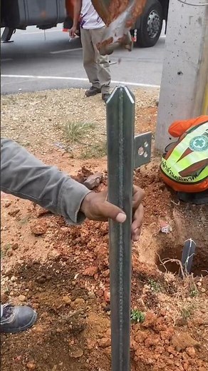 ⚡ How Linemen Install Pole Grounding Equipment 😱🇺🇸
