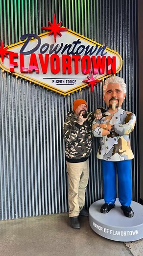 While at @downtownflavortown I spotted this @skittles vending machine where you can build your own skittles cup. Either mix em up or segregate them into a single flavor. • #twowheeledfoodie #harleydavidson #food #foodie #foodlover #foodpics #foodblogger #foodstagram #bikersofinstagram #foodiesofinstagram #skittles #downtown #flavor #town #downtownflavortown #pidgeonforge | Jeff Holt