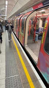 London Underground Train at Tottenham Court Road Station | Mind the Gap #London #londonlife #londoncity #underground #train #londontransport #londonbus | London Street Walk