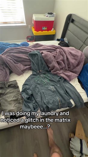 Yea how long have I had two @Abercrombie and Fitch sweaters for, and the other one is missing a string lol but like whattttt!!!? I was legit putting laundry away and already had the first one laying on my bed to be hung up and threw the second one on top of it and as I’m grabbing more laundry I was like… hold up…. #fyp #glitchinthematrix #glitch #matrix #wtf