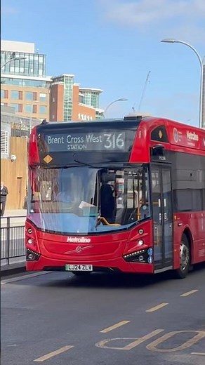 Routes 31, 316 and C1 at White City Bus Station (30/3/25)