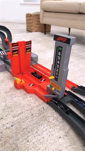 Box box! The Hot Wheels Race Formula 1 Grand Prix Circuit Track Set is the perfect gift for your F1 and Hot Wheels obsessed kid. | Mattel