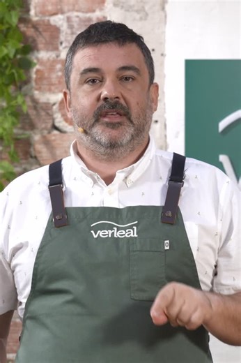 Verleal on Instagram: "En Navidad, los platos se piensan para compartir… y para sorprender ✨ En esta receta de mar y tierra, los corazones de alcachofa son los grandes protagonistas: delicados, llenos de sabor y perfectos para crear un plato especial sin perder la esencia. De la mano del chef Ander González, esta propuesta combina lo mejor del mar y la tierra en una receta pensada para disfrutar despacio, alrededor de la mesa más importante del año. 💚 Una idea diferente, elegante y perfecta par