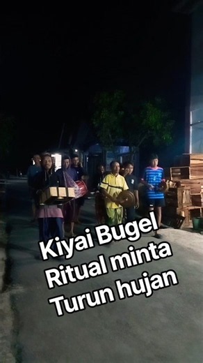 kiyai Bugel pimpin ritual minta turun hujan