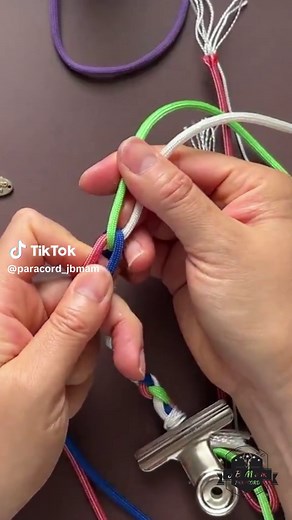 ナスカン付きパラコードリードの作り方