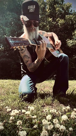Guitar Talk! 🇺🇸 #Blues #Guitar #Guitarist #Acoustic #LiveMusic