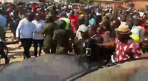 WATCH VIDEO: CONGOLESE opposition leader Moïse Katumbi yesterday crossed no-man’s land between Zambia and the Democratic Republic of Congo with thousands of his supporters who came to meet him. | Mwebantu