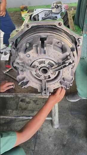 JOHN DEERE TRACTOR CLUTCH FITTING#johndeere #tractor #clutch #fitting #bolt #mechanic #engine #plate