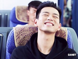 2.6M views · 18K reactions | Hai lần đi máy bay với Đồng Niên Thần Gun đều làm trò đáng yêu Xem nhiều Chương trình và Phim hấp dẫn có bản quyền chính thức tại DANET - Dịch vụ cung cấp nội dung theo yêu cầu của BHD #Cá_mực_hầm_Mật #cphn #cámựchầmmật #hồnhấtthiên #dươngtử #lýhiện | Cuồng Phim Hoa Ngữ BHD | Facebook