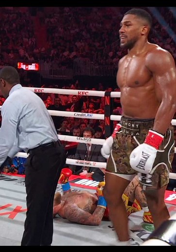 jake paul got knocked out by anthony joshua #greenscreen #jakepaul #anthonyjoshua #jakepaulvsanthonyjoshua #loganpaul