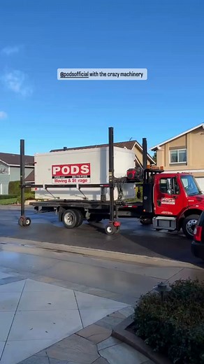 130K views · 55 reactions | Seeing a PODS container delivery for the first time may blow your mind! 勞 Our revolutionary level-lifting system, PODZILLA, never fails to entertain. To learn more about how PODS works visit: PODS.com/HowPODSWorks_FB : Luis A. | PODS Moving & Storage | Facebook