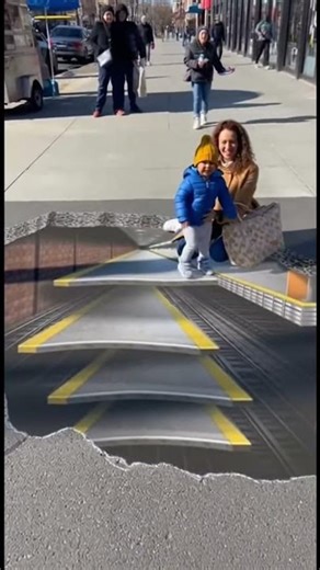 This 3D street art pranked EVERYONE#streetart #opticalillusion #artprank #public #mindblown#funny