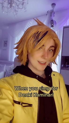 Denki Kaminari Cosplay Caught in 4K