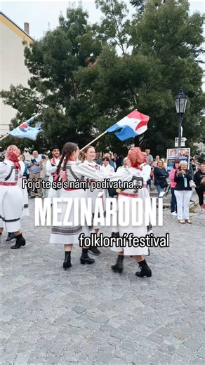 🤝🏻Mezinárodní folklorní festival Písek 2025 Pestrobarevný průvod už prošel městem – a tím to rozhodně nekončí!💃Přijďte dnes od 17:00 do Palackého sadů, kde vás čekají vystoupení souborů z celého světa i z Česka. 🌍❤️ Přijďte nasát atmosféru tance, hudby a tradic.🎶 📅 21.–24. srpna 2025 📍 Písek – Palackého sady (doprovodný program i na jiných místech) #folklor #pisekzije #MestoPisek #mff | Písek žije