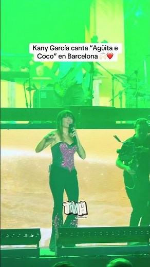 Kany García canta “Agüita e coco” en Barcelona