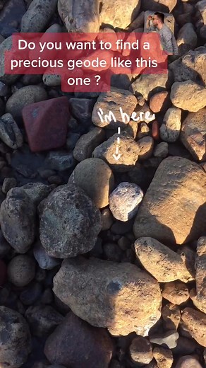 #geode #geodecracking #geodehunt #beachcombing #treasurehunt #quartz #crystalsoftiktok #crystaltok #rocktok #rockhound #selfcollected