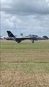 F/A 18 Super Hornet Taxiing out to the Stuart Airshow