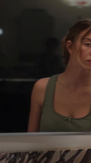 بداية جديدة تتحول إلى صراع من أجل حماية نفسها ... 😱 اكتشفوا المزيد في فيلم The Housemaid الآن على شاشات #ڤوكس_الكويت 🎟️ احجزوا تذاكركم عبر الموقع الإلكتروني أو التطبيق الفئة العمريّة R18 A fresh start turns into a fight for survival… 😱 Discover more in #TheHousemaid NOW SHOWING at #VOXKuwait 🎟️Get your tickets via our website or app This movie is rated R18 Majid Al Futtaim | VOX Cinemas Kuwait