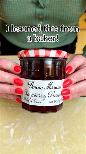 4M views · 16K reactions | Raspberry Puff Pastry Wreath  This easy seasonal treat looks as impressive looking as it is delicious! Perfect for a holiday party! #easyrecipe #puffpastry #holidaybaking #christmasparty | Jeff & Lauren | Facebook