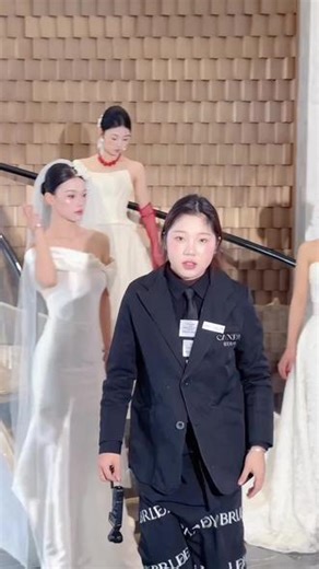 姐妹们，文化路糖果新娘放大招！原价1087订婚妆现398！首席化妆师打造，头饰绝美。398买不了吃亏，却是你的高光时刻，订婚甜似糖，冲！ #婚纱照 #女性力量 #看黛博拉 #婚纱照花絮 #散心之旅