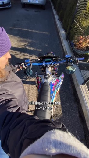 Miriam | SUPERMOTO on Instagram: "not ever changing my opinion 💗 graphics from @cecchigraphicsdesign.it lights from @energy.system.shop (code LOVERES10) some blue/black parts from @nicecnc_official (code MIRI11) plate holder and movetag from @movetronix titanium bolts from @risontitaniumpart (code Miriam10) handlebar from @billaricambi.it goggles from @ethen_italy *ad #husqvarna #supermoto #bikergirl #locciseye #movetronix"