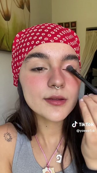 Tutorial de Maquillaje Hippie: Paso a Paso