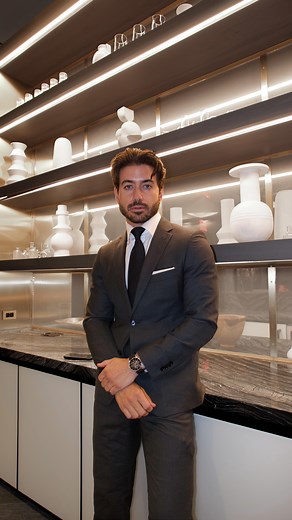 ALEX COSTA on Instagram: "Buying your first suit can be intimidating. Here’s how to get it right. If you want to know how to create IG Reels that bring in new followers and grow your page, check out the 45 videos I created for @theinfluencersystem. We cover everything in the program! #mensfashion #menstyle #suits #menswear #styletips"