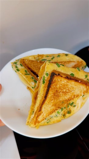 Quick & Easy Egg Toast Breakfast Sandwich 🥪