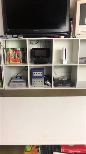 Custom Painting a PlayStation 2 - Retro Art Console Customization