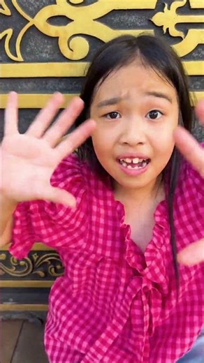 CCT - Cậu bé vẫn chọn giúp đỡ kẻ bắt nạt mình || The boy continued to help his bully.