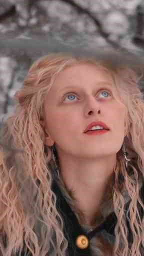 Tiefling Bard Cosplay – The First Rule of Performing in a Fantasy World