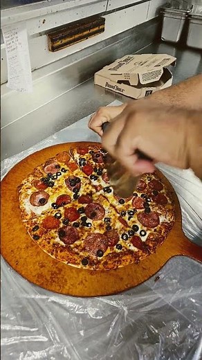 ROUND TABLE PIZZA #usa #pizza #pizzalover #food #italianfood #california #fastfood #pizzalover #lodi