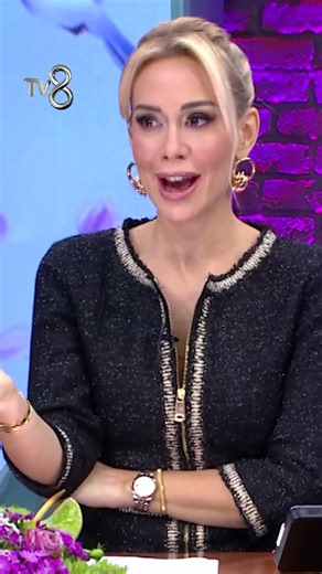 Afra Saraçoğlu, Yalı Çapkını günlerini özlemiş. ❤️ #GelKonuşalım #TV8