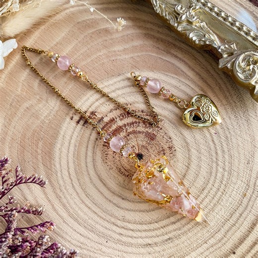 Rock Crystal Divination Pendulum, Resin Pendulum Inlaid With Natural Stone, Heart Medallion, Dowsing and Clairvoyance Pendulum - Etsy Canada