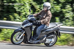 TEST | Honda SH 300i 2015 - Un commuter presque parfait !