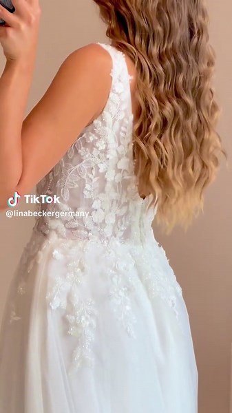 Lina Becker Germany ___________________ #Brautmode #Eleganz #Romantik #Brautkleid #EleganzMitDetails #Dress #BridalFashion #WeddingDress #ElegantBrides #BridalWear #LovelnStyle #SayYesToTheDress #Bridallnspiration #wedding #bride